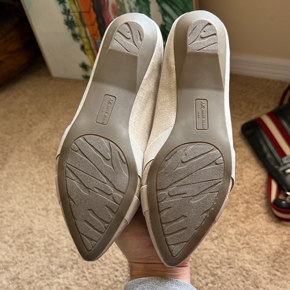 Anne Klein Women's Cream Flats - Picture 5 of 5
